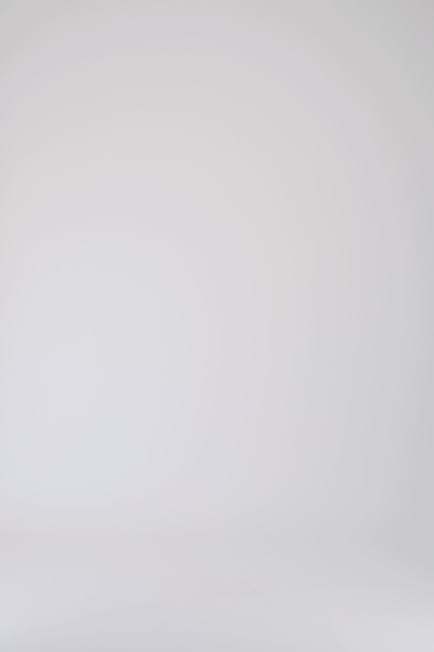 Robe d’été ajustée avec épaules dégagées et encolure carrée.