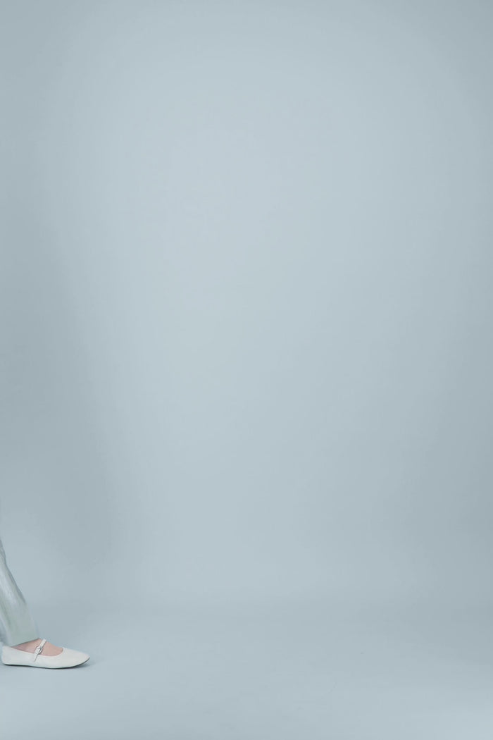 Top femme vert sauge à coupe droite et texture subtile pour un porté léger.