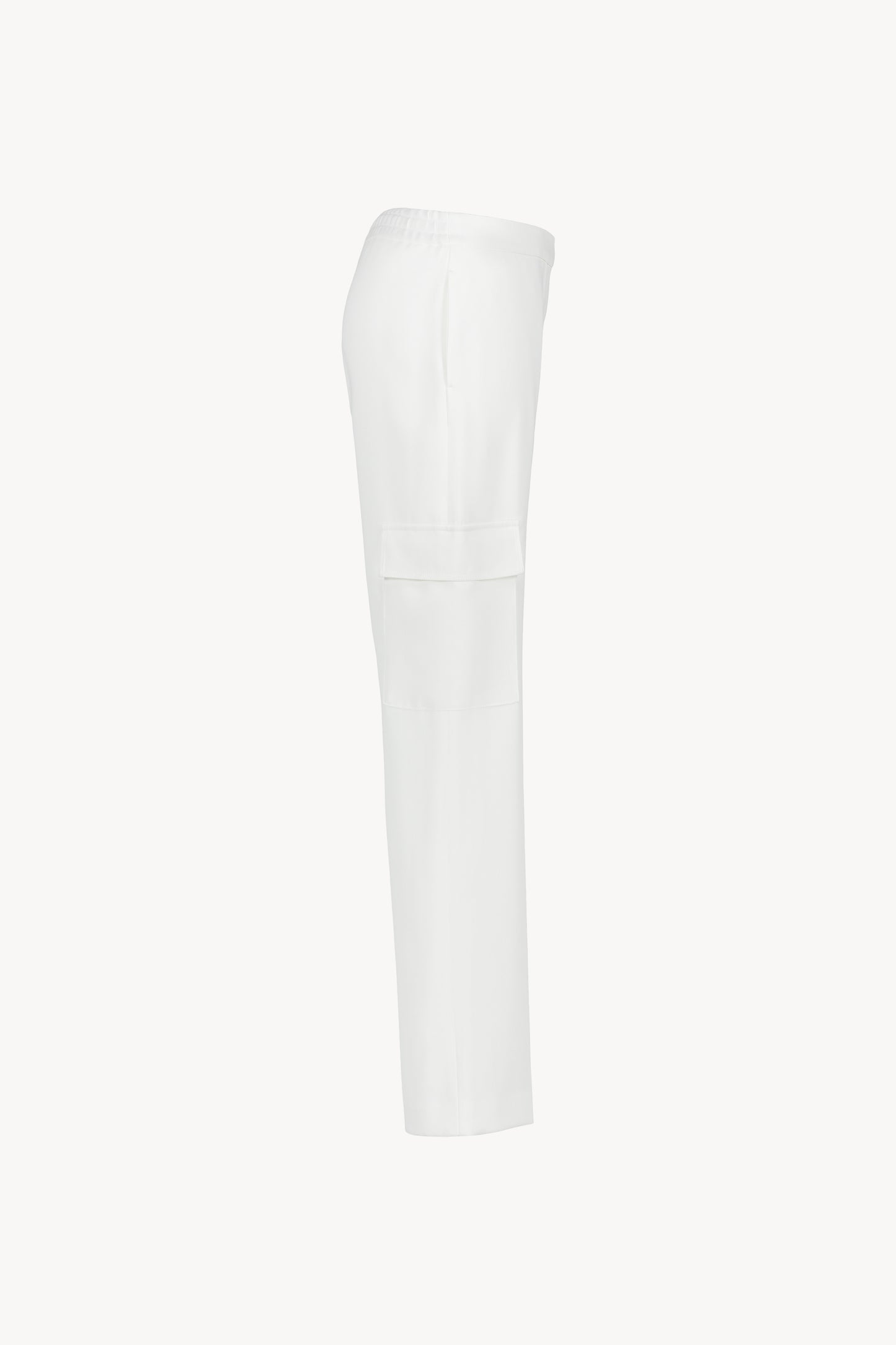 Pantalon cargo blanc cassé avec des poches plaquées côtés