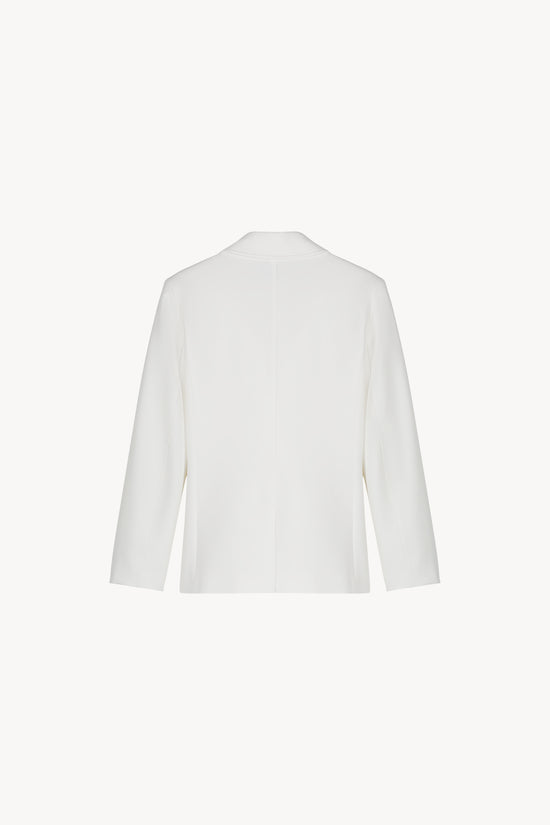 Veste tailleur cintrée blanche avec poches plaquées et monogramme gravé manche