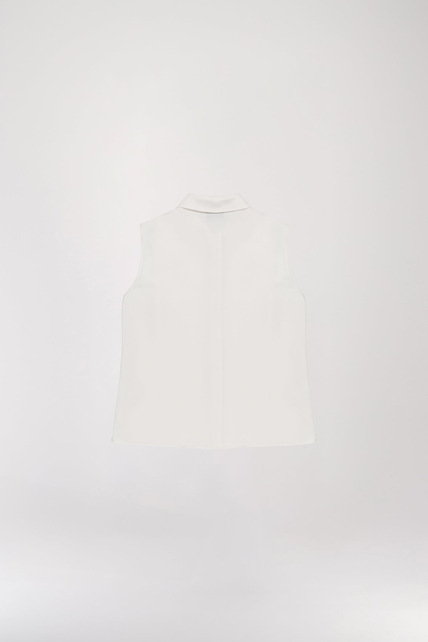 White sleeveless shirt blouse