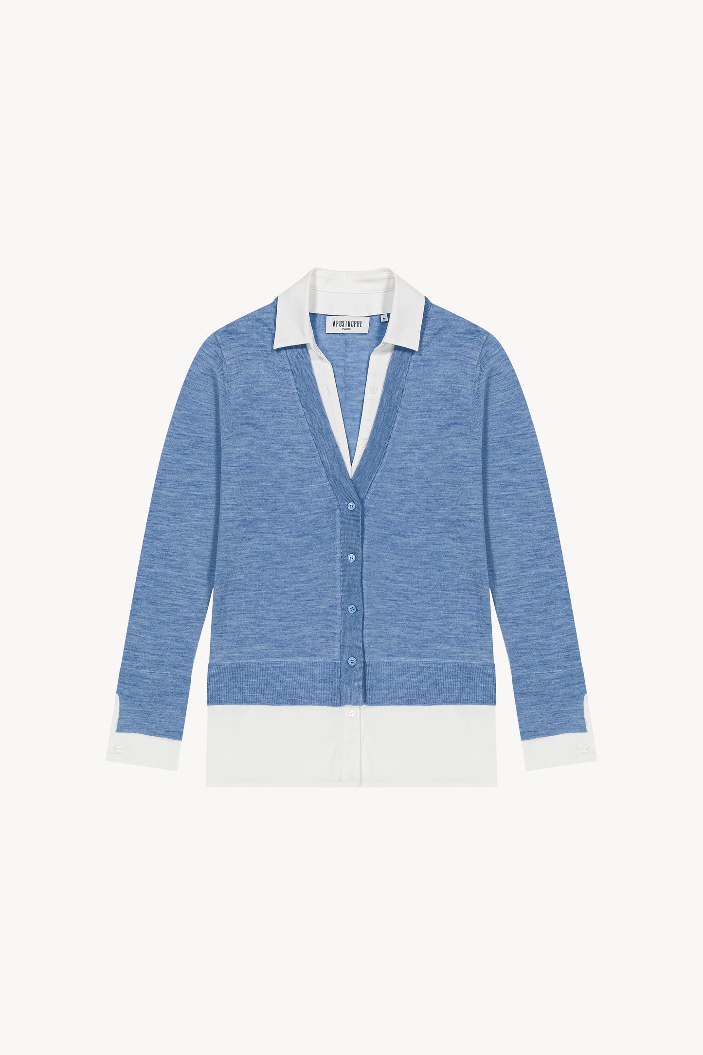 Gilet trompe-l'œil bleu en laine Merinos avec col chemise ouvert.