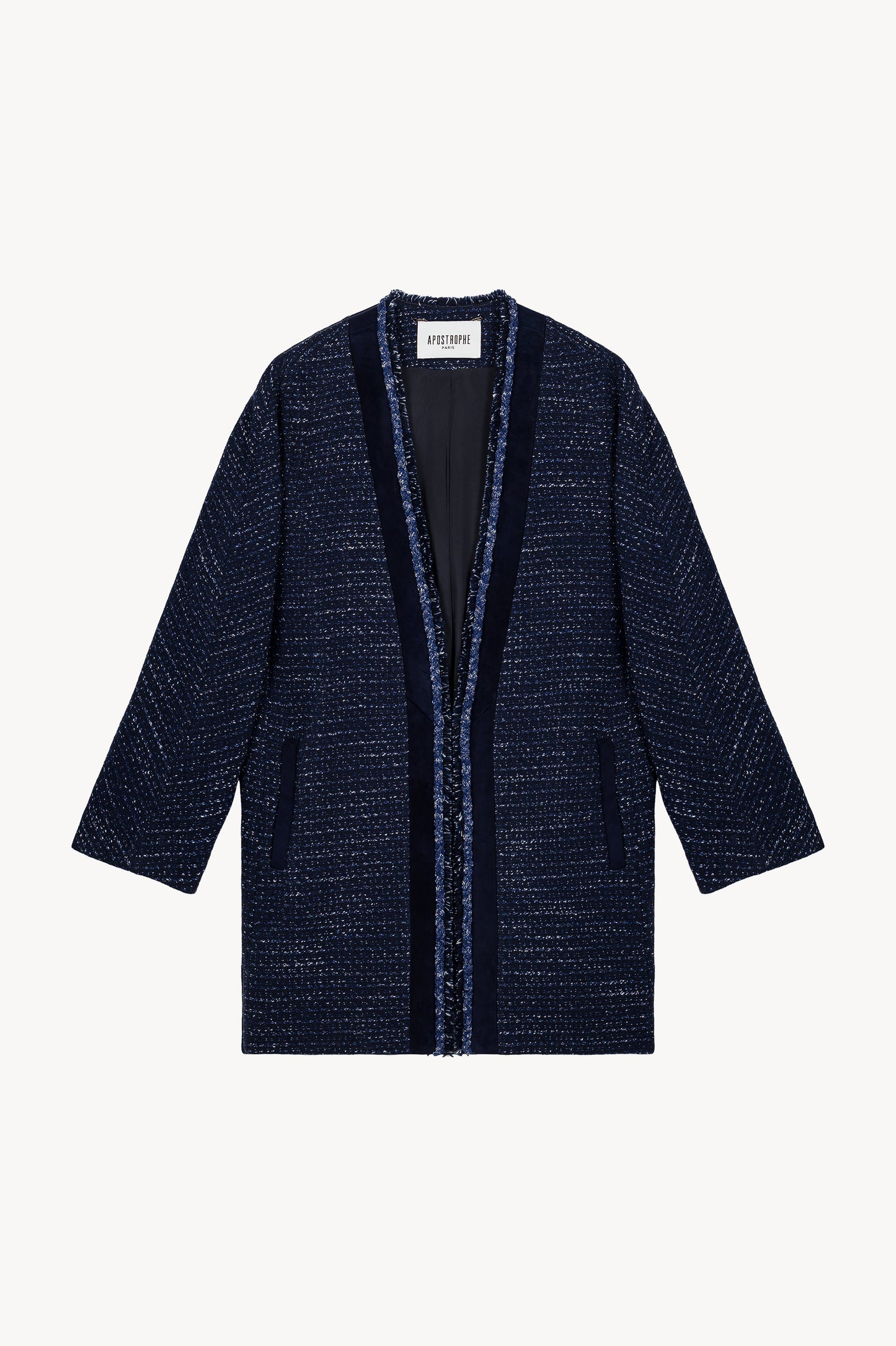 Manteau fluide en tweed marine avec finitions en daim et franges, pour un style élégant et décontracté.
