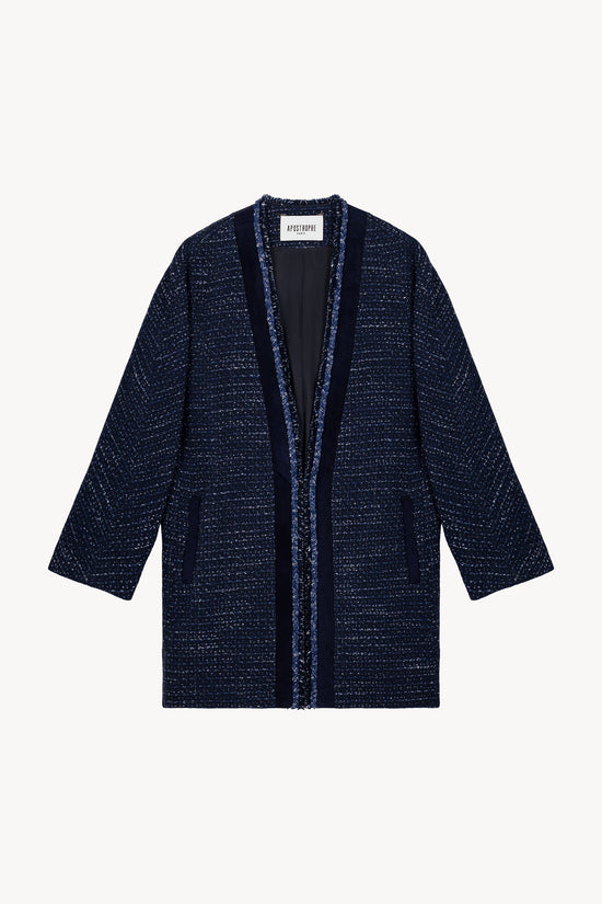 Manteau fluide en tweed marine avec finitions en daim et franges, pour un style élégant et décontracté.