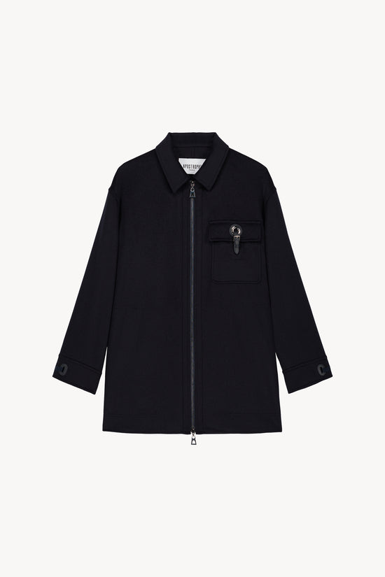 Ce manteau oversize en flanelle de cachemire avec empiècements en cuir et cordon ajustable.