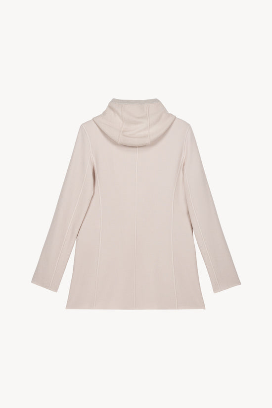 Ce blazer cintre beton en daim et lurex, avec capuche amovible, offre une silhouette moderne et une finition élégante.