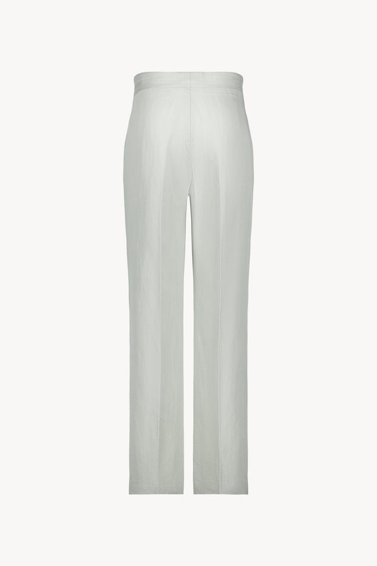 Élégant pantalon de tailleur en lin vert d'eau, avec plis de presse et coupe droite.