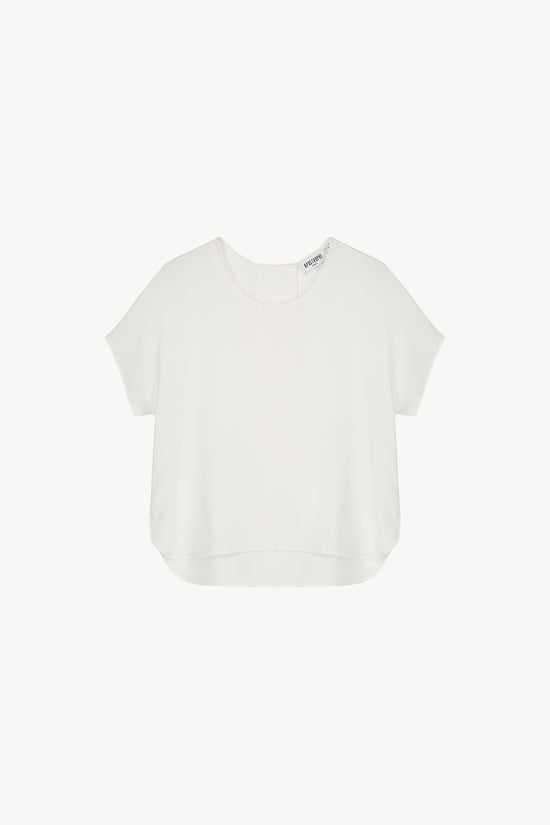 Blouse marine en soie crêpe de chine, coupe fluide et élégante.