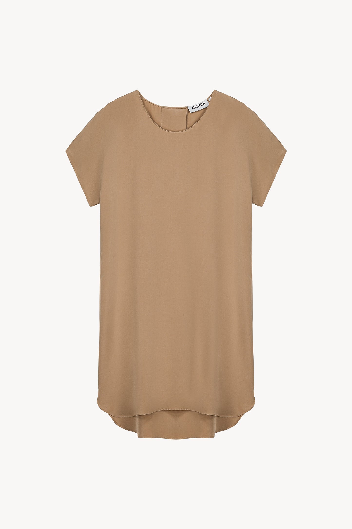 Cette robe droite Apostrophe en soie, avec boutons invisibles au dos et fentes latérales,