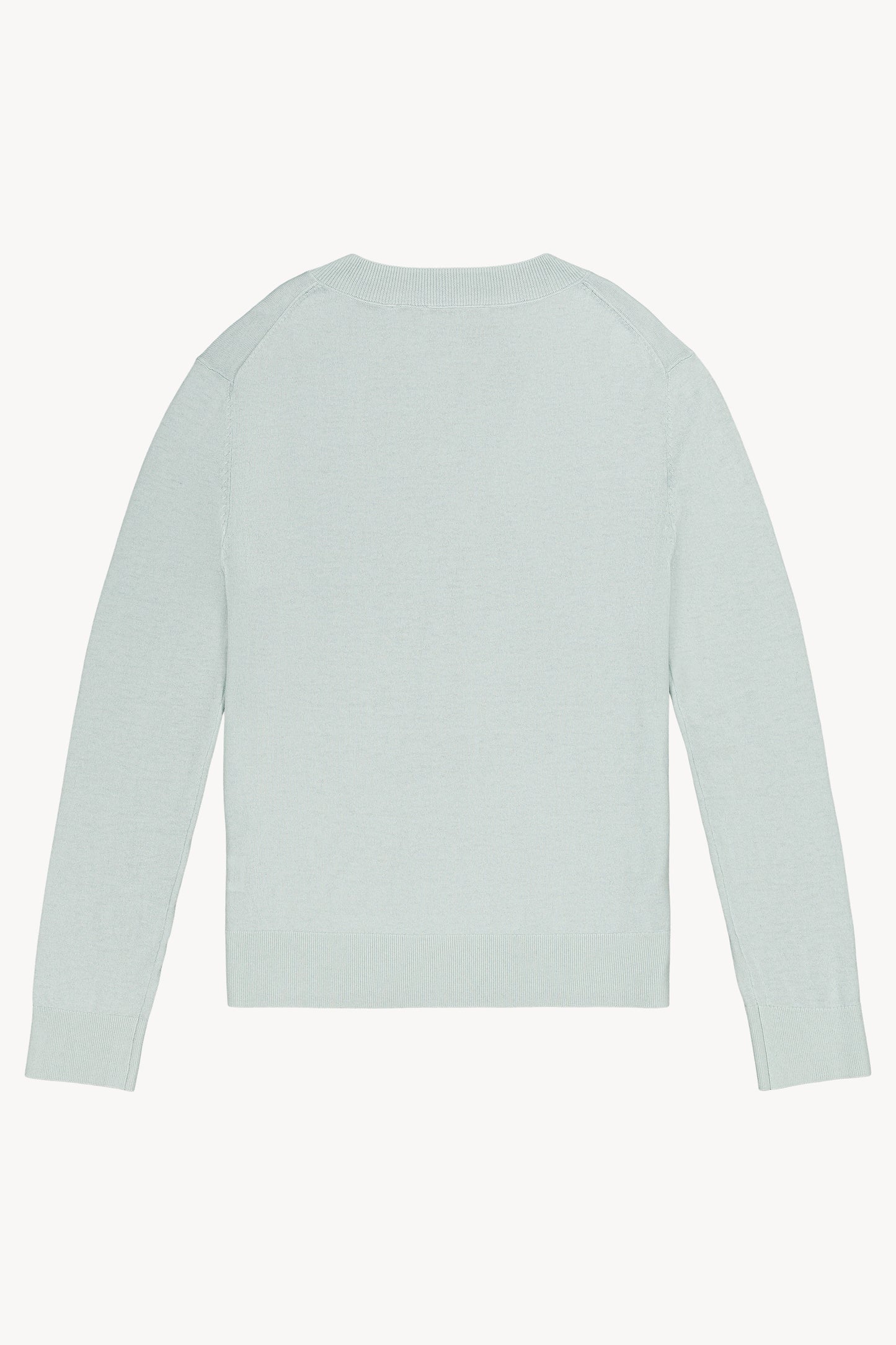 Dans un vert d'eau apaisant, ce pull en maille légère avec col V