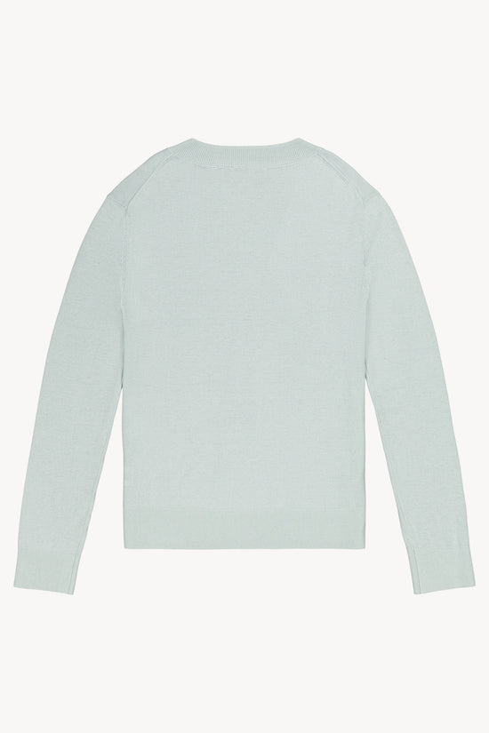 Dans un vert d'eau apaisant, ce pull en maille légère avec col V