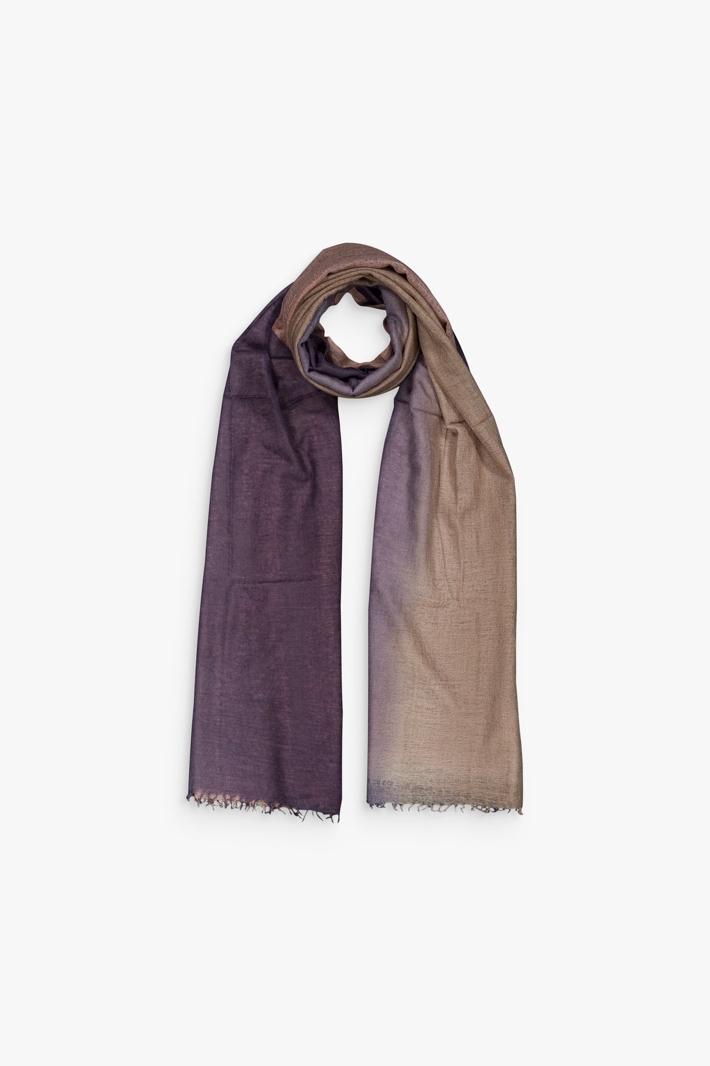 Écharpe rose pâle en cachemire, douceur et légèreté pour un style raffiné.
