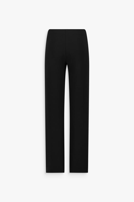 Pantalon noir évasé, coupe chic idéale au quotidien ou en soirée.