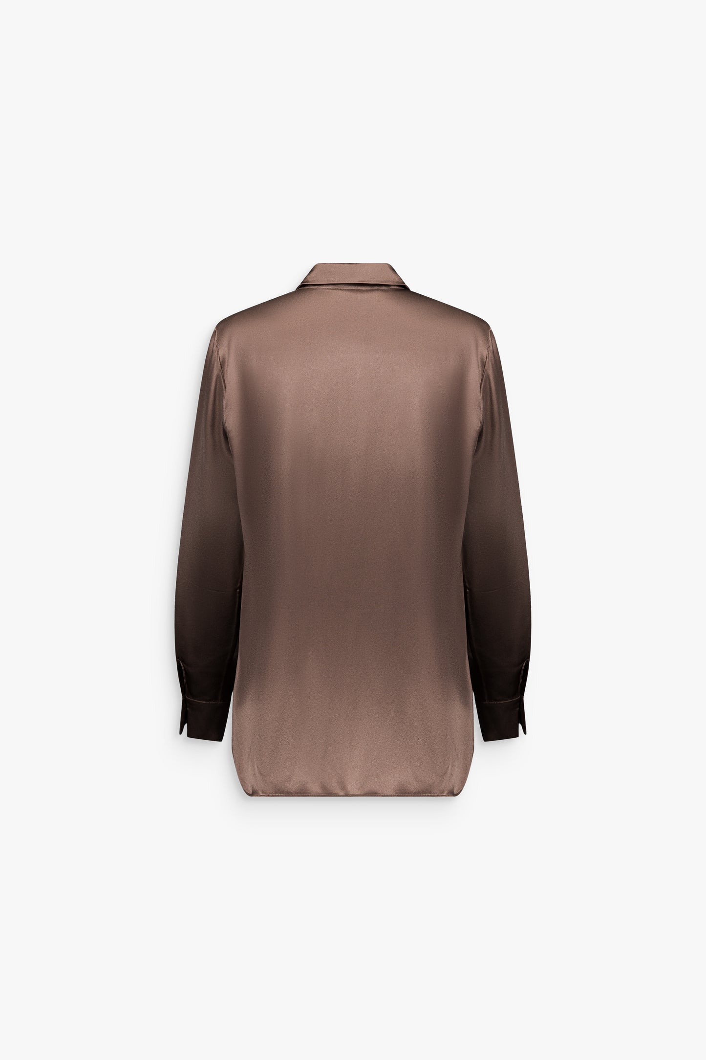 Chemise taupe moyen, fluide et versatile pour tenues classiques ou audacieuses.