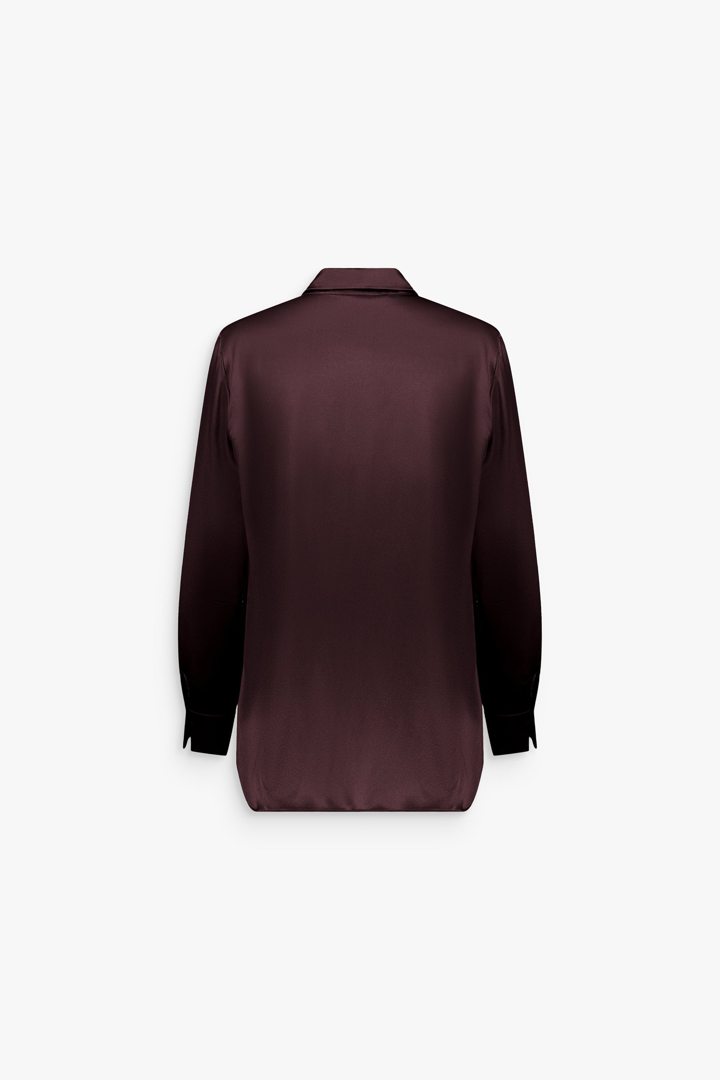 Chemise en soie grenat, style élégant et silhouette nette.