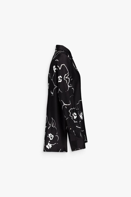 Chemise en soie noire à fleurs, style sophistiqué et fluide du bureau à la soirée.
