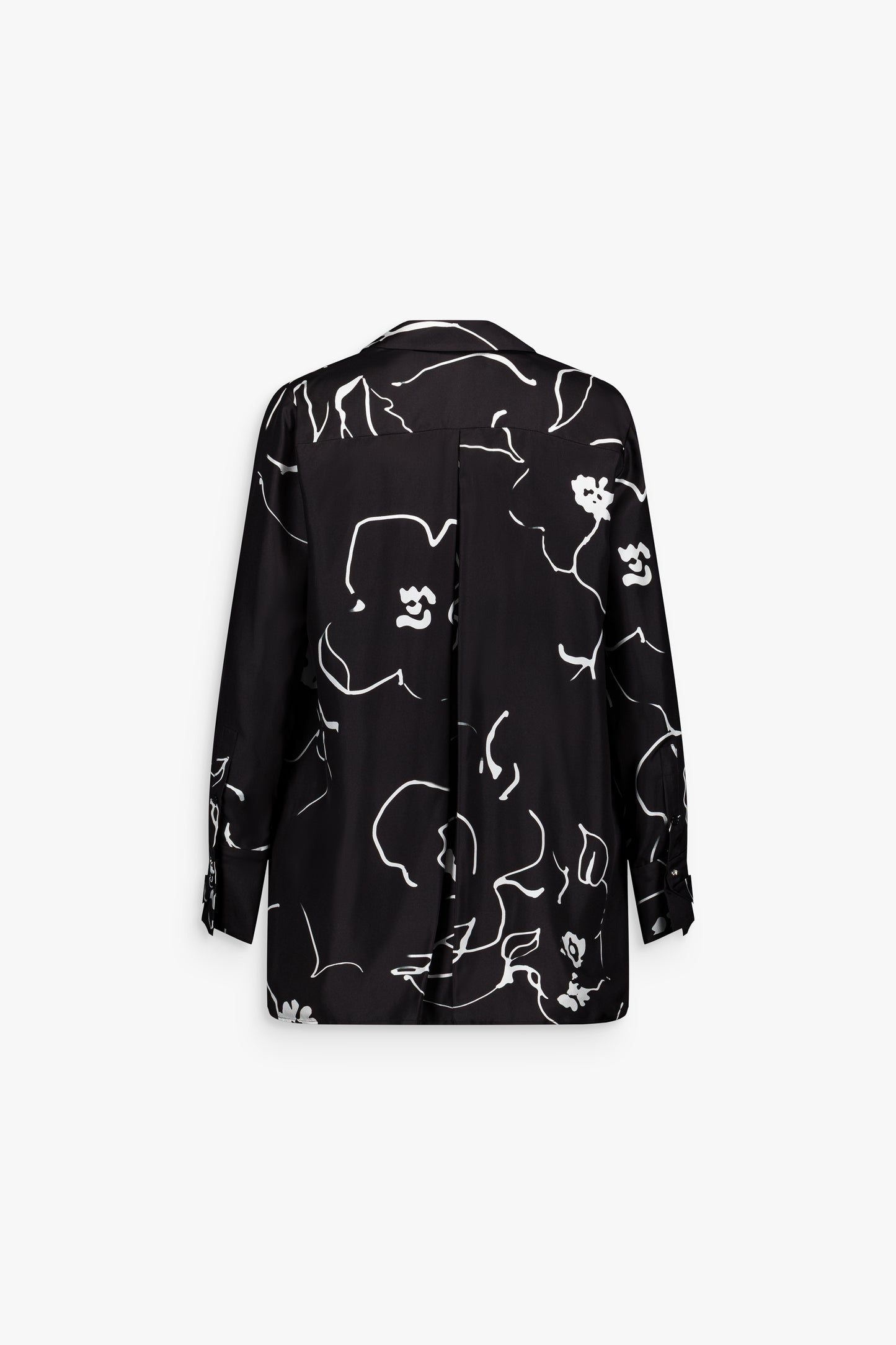 Chemise femme noire, élégance et légèreté avec patte de boutonnage discrète.