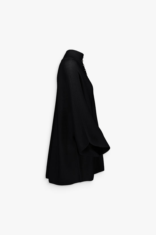 Pull en laine noir, coupe droite et raffinement minimaliste.