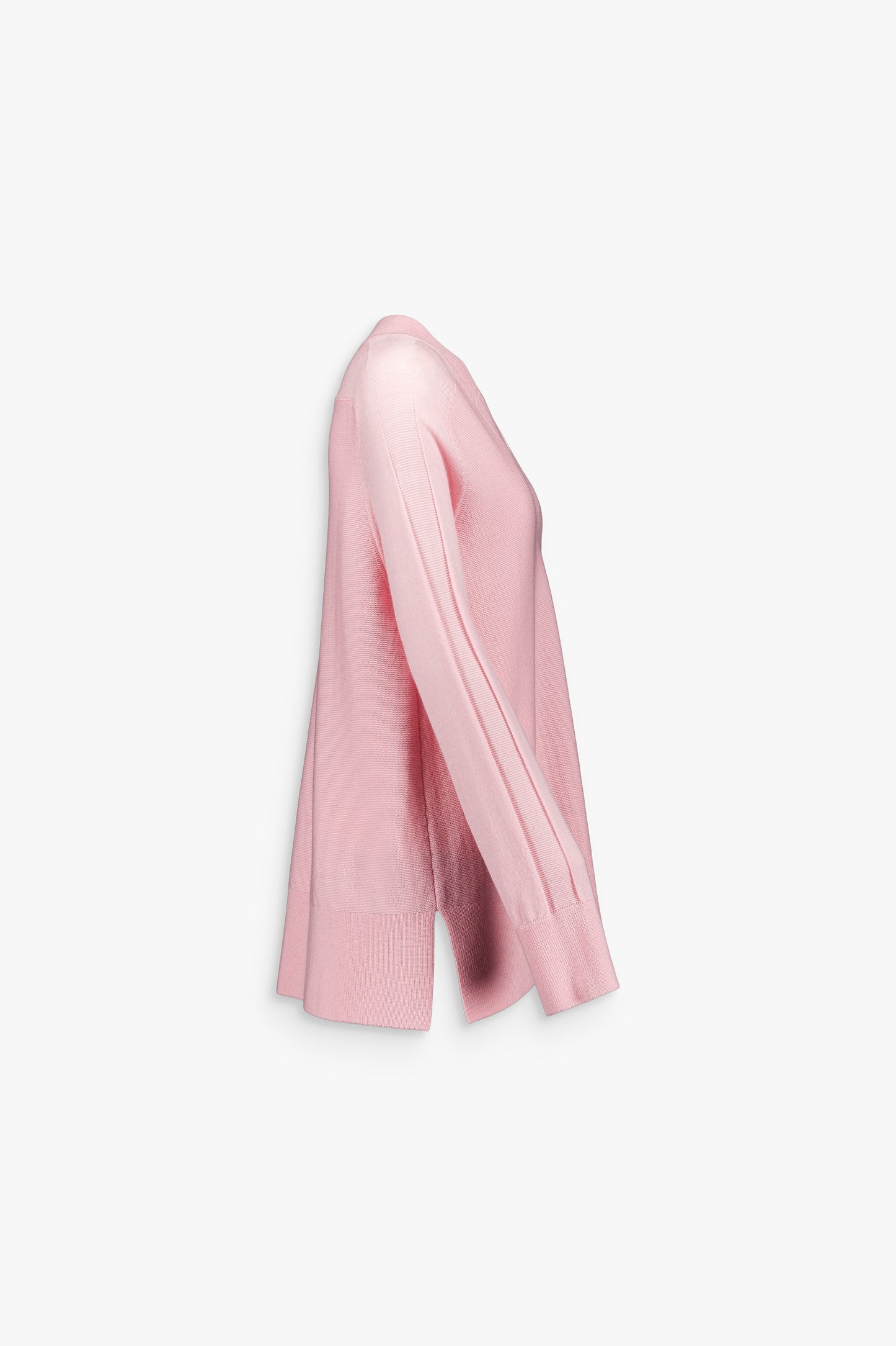 Pull col V rose doux, élégant et facile à associer.