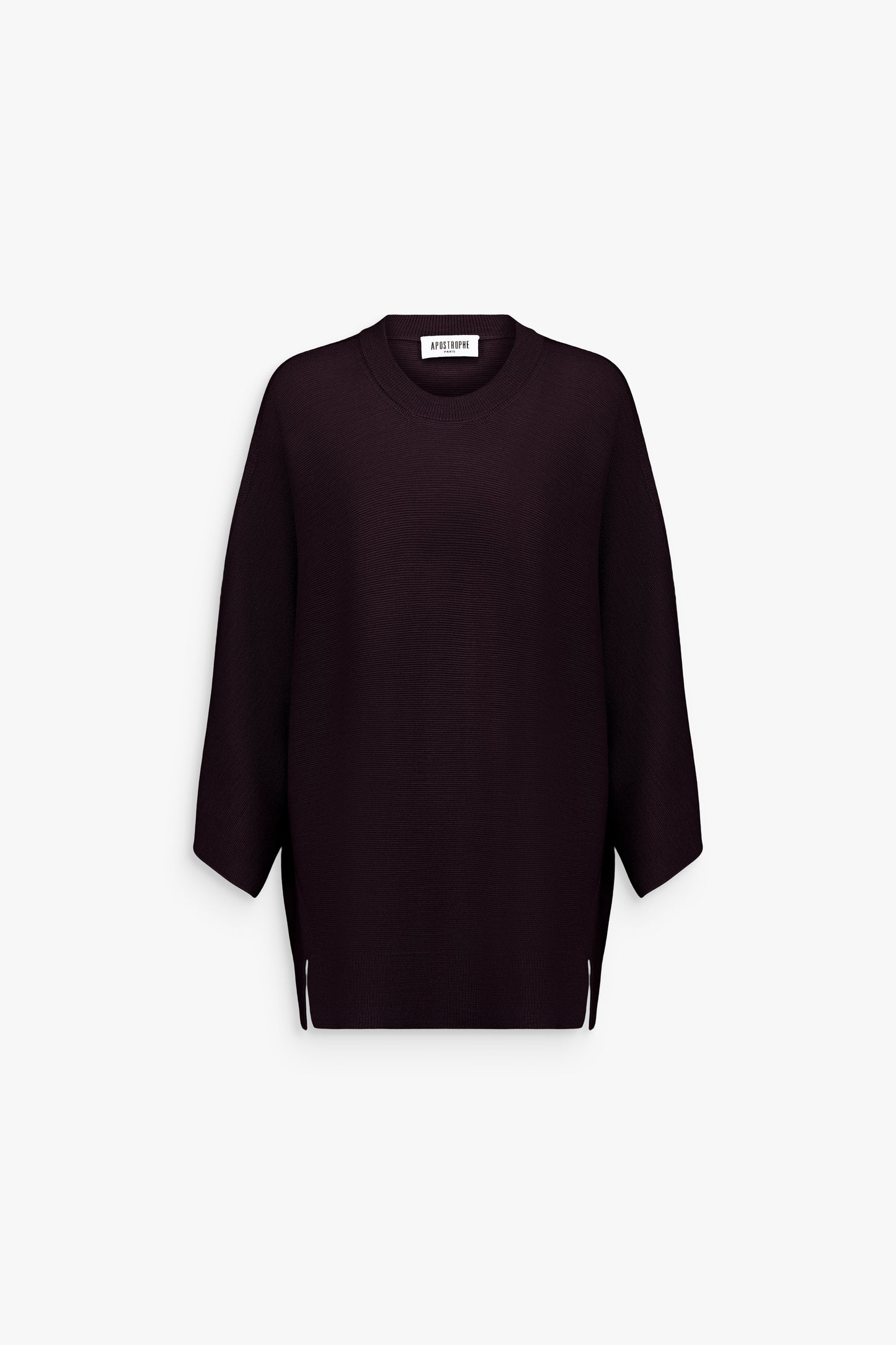 Pull grenat en laine, col rond et manches 3/4, douceur et sobriété.