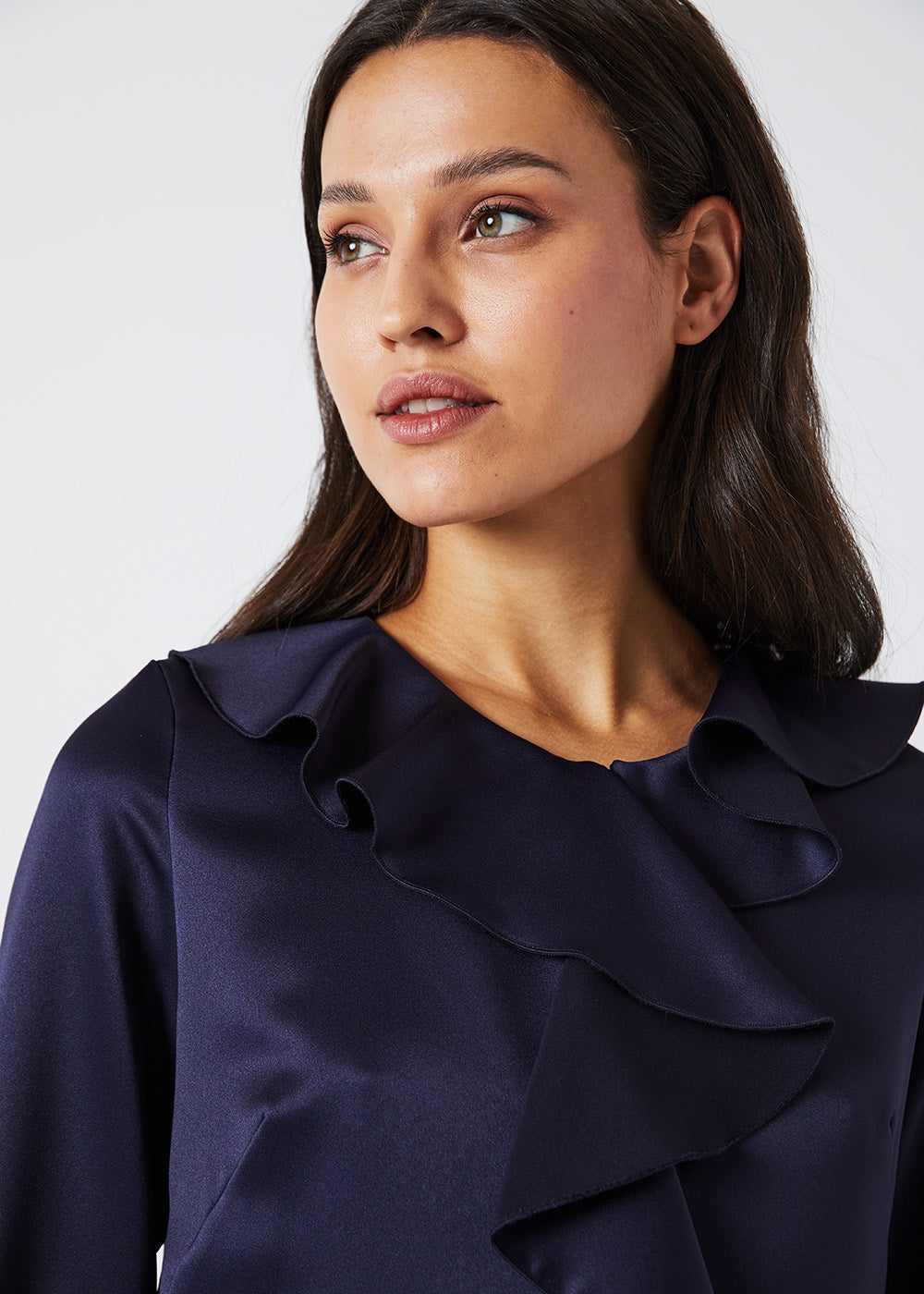 ROBE MARINE A VOLANT EN CREPE ENVERS SATIN