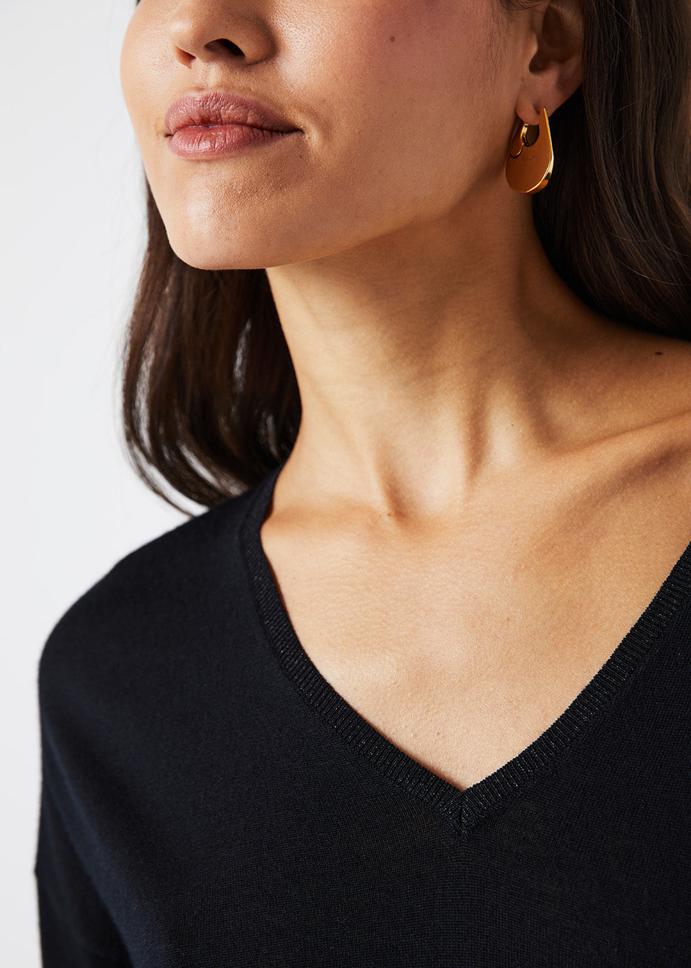 PULL COL V EN LAINE MERINOS NOIR