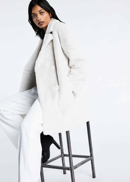 Manteau en fausse fourrure