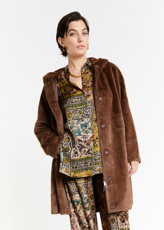 Manteau à capuche en fausse fourrure marron