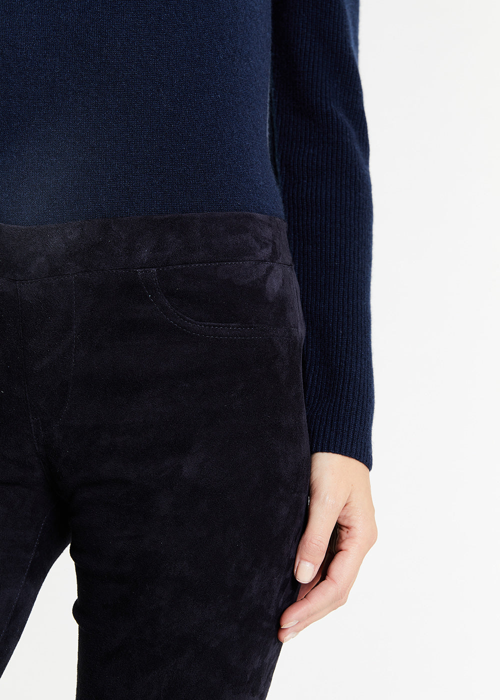 PANTALON EN DAIM NOIR